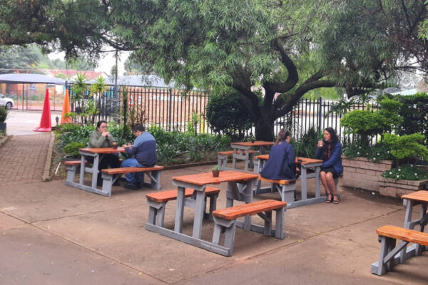 image_gallery_beleef_florries_relaxing_sitdown